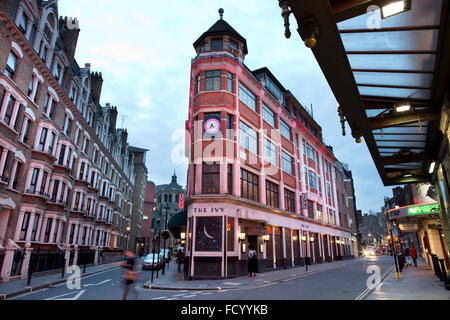 L'Edera ristorante, situato sulla West Street, Covent Garden, nel cuore del West End di Londra, London, England, Regno Unito Foto Stock