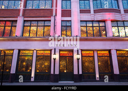 L'Edera ristorante, situato sulla West Street, Covent Garden, nel cuore del West End di Londra, London, England, Regno Unito Foto Stock