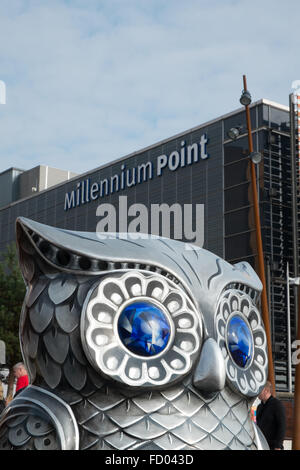 Dettaglio di una delle sculture del gufo al Millennium Point parte del grande Hoot Birmingham owl sentiero di scultura 2015 Inghilterra Foto Stock