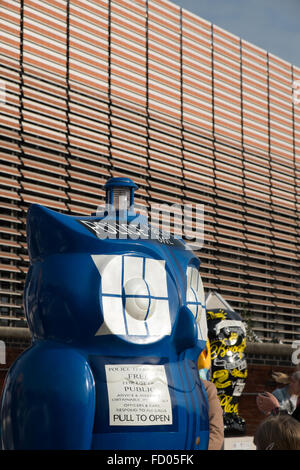 Dettaglio di una delle sculture del gufo al Millennium Point parte del grande Hoot Birmingham owl sentiero di scultura 2015 England Regno Unito Foto Stock