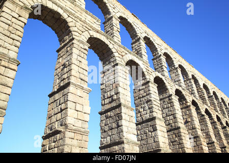 Prospettiva dell antico acquedotto romano di Segovia, Spagna Foto Stock