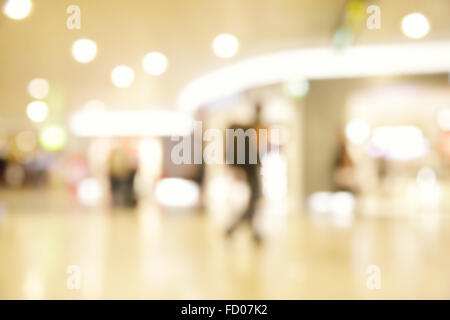 Luci del negozio duty free in aeroporto - blured sfocati sullo sfondo Foto Stock