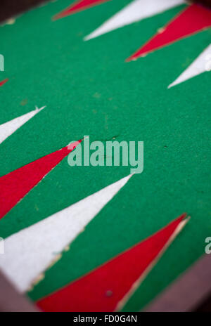 Close-up di un vecchio e consumato sul gioco del Backgammon Foto Stock