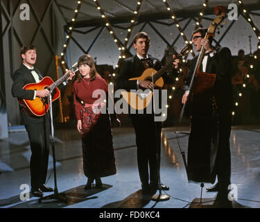 Asilo australiano gruppo pop nel 1965. Da sinistra: Keith Potger, Judith Durham, Bruce Woodley, Guy Athol. Foto Tony Gale Foto Stock