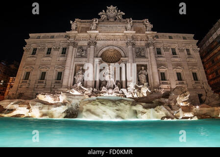 Roma, Italia: la Fontana di Trevi di notte Foto Stock