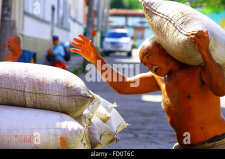 Caricamento di caffè colombiano Foto Stock