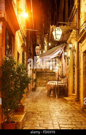 Dubrovnik, città vecchia strada di notte, Dalmazia, Croazia Foto Stock