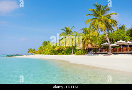 Spiaggia tropicale a isole Maldive, atollo di Ari Foto Stock