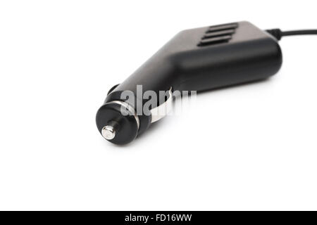 Nero caricabatterie da auto plug su sfondo bianco Foto Stock