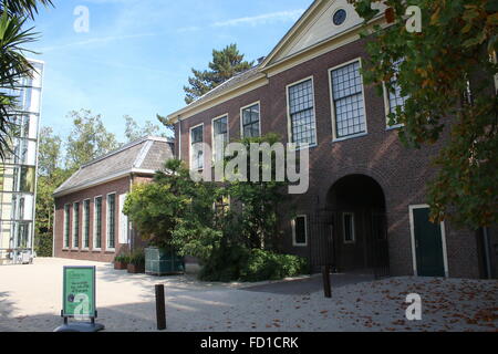 Ingresso principale del XVI secolo Hortus Botanicus. Situato a Leiden University di motivi Rapenburg canal, Leiden, Paesi Bassi - Collezione di Leiden Foto Stock