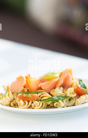 Salmone affumicato di pomodoro e rucola pasta crema Foto Stock