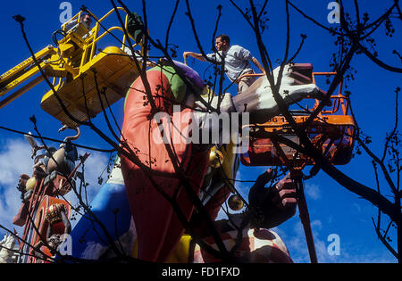 Plantá,costruire la falla,Falla di Na Jordana,da Manolo Martín,Fallas Festival, Valencia, Spagna Foto Stock