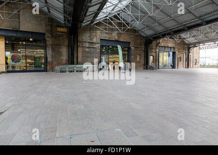 Waitrose store nel granaio Square Kings Cross Londra Foto Stock