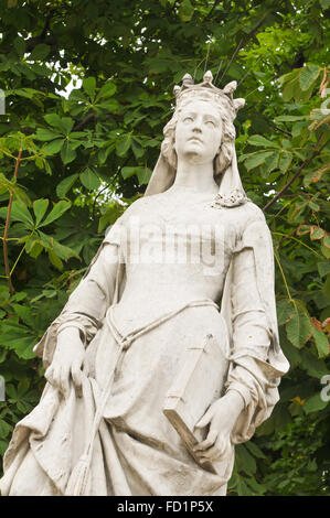 Dettagli architettonici medievali di statua in il Jardin du Luxembourg a Parigi. Foto Stock