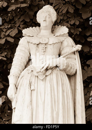 Dettagli architettonici medievali di statua in il Jardin du Luxembourg a Parigi. Foto Stock