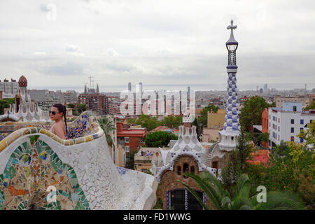 L'architettura di Gaudi a Parc Guell, Barcellona. La designazione di un sito del Patrimonio Mondiale e di grande attrazione turistica per il viaggiatore. Foto Stock