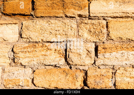 Muro di pietra naturale. Può essere utilizzato come sfondo. Lo stile del paesaggio. Grande sfondo o texture. Foto Stock