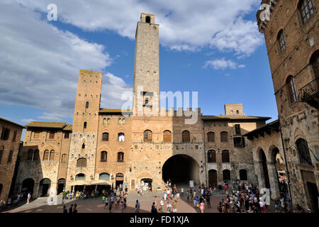 Palazzo del Podestà, Piazza del Duomo, San Gimignano, Toscana, Italia Foto Stock