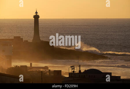 Faro di sera, Oceano Atlantico, Rabat, provincia di Rabat, Marocco Foto Stock
