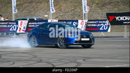 Mosca, deriva in auto Lexus su zona Crocus Expo a Mosca Tuning Show, colore blu, vista frontale Foto Stock