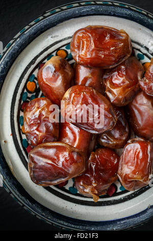 Date dall'Oasi di Siwa in Egitto in una ciotola Foto Stock