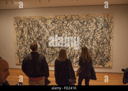 Opere di Jackson Pollock presso il Museo di Arte Moderna di New York City. Foto Stock