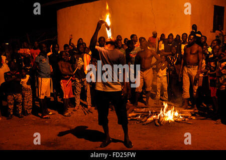 Il Togo, Nyamassila, Sokode fire dande Foto Stock