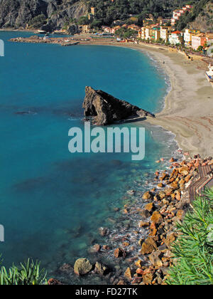 Italia 5 Terre Monterosso spiaggia di Fegina dal colle di San Cristoforo Foto Stock