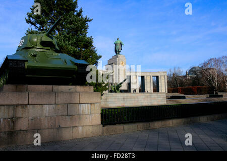Sowjetisches Ehrenmal, Strasse des 17. Juni, Berlin-Tiergarten. Foto Stock