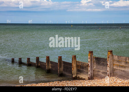 La Kentish Flats energia eolica off alla costa del Kent a Whitstable. Foto Stock