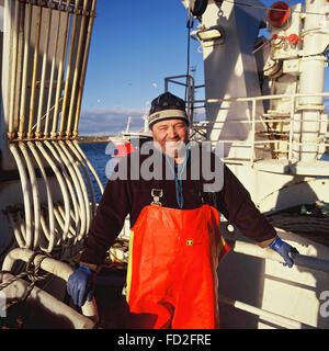 Pesca pelagica pescatori al lavoro in Fraserburgh Scozia William Bellamy Foto Stock