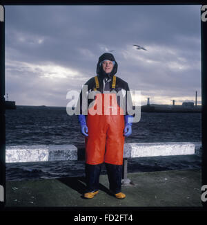 Pesca pelagica pescatori al lavoro in Fraserburgh Scozia Scotland Foto Stock