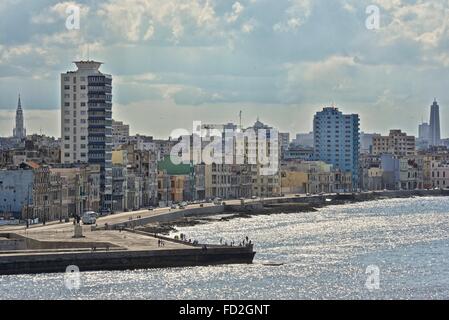 Vista da el Malecon come visto dal castello El Morro in Oriente Habana Foto Stock