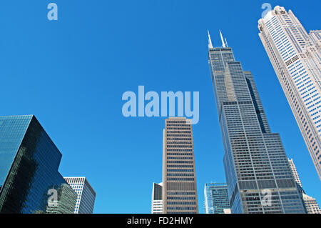 Chicago, Illinois: canal crociera sul Fiume di Chicago, skyline con vista del la Willis Tower (ex Sears Tower), un iconico 110-grattacielo storia Foto Stock