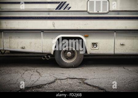 Los Angeles, California, USA. 5 apr, 2015. Camper, vive un sempre più popolare, uno stile di vita mobile nel centro di Los Angeles. © Fred Hoerr/ZUMA filo/Alamy Live News Foto Stock