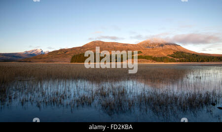 Riflessioni in Loch Cill Chriosd, Isola di Skye in Scozia UK Foto Stock