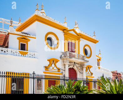 Spagna, Andalusia, provincia di Siviglia, Siviglia, Plaza de Torros de la Real Maestranza, facciata dell'arena di Siviglia Foto Stock