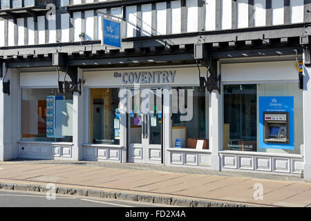 Negozio di fronte e le indicazioni per il "Coventry Building Society' locali di diramazione in Stratford su Avo Foto Stock