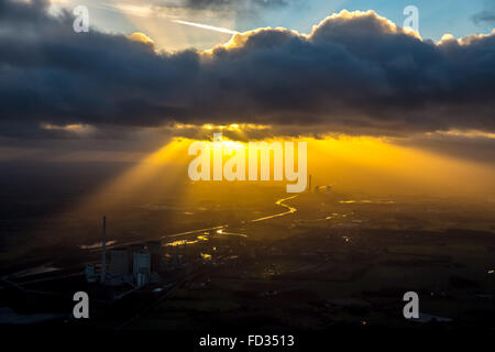 Vista aerea di fronte Gersteinwerk Werne Stockum, RWE Power, STEAG Coal Fired power plant Bergkamen su Datteln-Hamm Canal Foto Stock