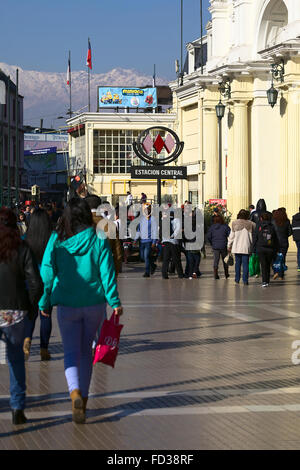 SANTIAGO DEL CILE - Luglio 16, 2015: Estacion centrale o Estacion Alameda stazione ferroviaria a Santiago del Cile Foto Stock