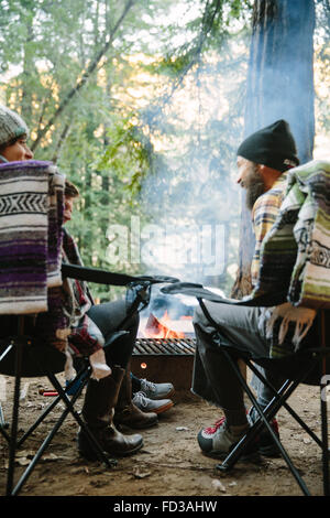 Gli amici su una avventura in Big Sur, California. Foto Stock