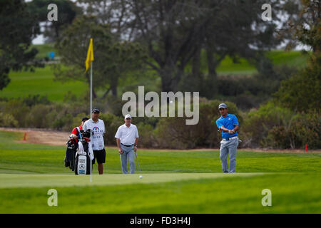 San Diego, CA, Stati Uniti d'America. 27 gennaio, 2016. SAN DIEGO, CA, Stati Uniti d'America -- 27 GENNAIO 2016: .Pro golfista Fabian Gomez ottiene su xiii verde durante il mercoledì in Pro-Am sul corso del nord. Credito: Nelvin C. Cepeda/U-T San Diego/ZUMA filo/Alamy Live News Foto Stock