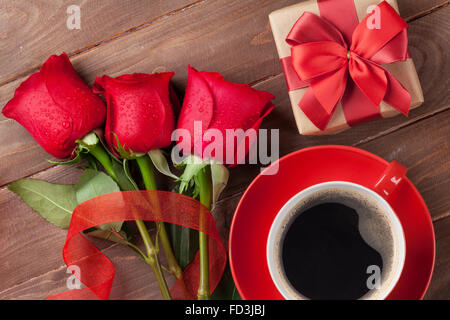 Immagini Stock - Tazze Di Caffè E Rose Per San Valentino.. Image 67684867