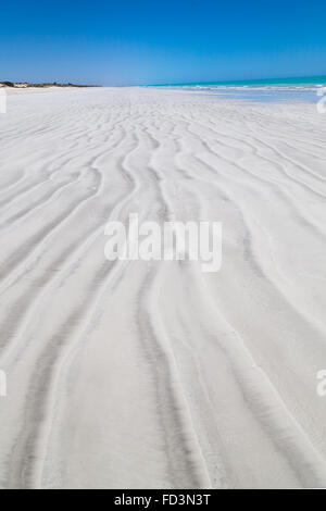 Ottanta miglia di spiaggia si trova sul fronte spiaggia tra Port Hedland e Broome, ed è un luogo ideale in cui fare una sosta in questo lungo tratto di Foto Stock