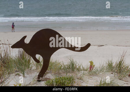 Adelaide Australia. Il 28 gennaio 2016. Un impianto di di 15 sculture sulle dune di sabbia chiamata "molo di Brighton Mob" dall'artista David Doyle utilizzando l'iconica Kangaroo per portare i popoli la consapevolezza per la macellazione di animali nativi australiani su strade e roadkill Credito: amer ghazzal/Alamy Live News Foto Stock