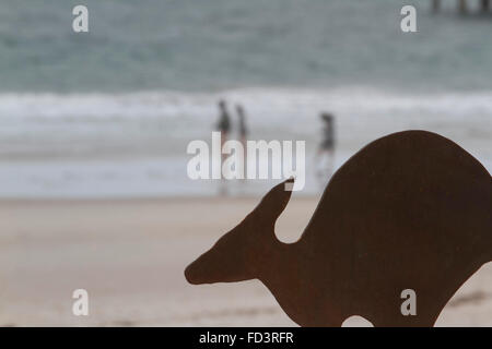 Adelaide Australia. Il 28 gennaio 2016. Un impianto di di 15 sculture sulle dune di sabbia chiamata "molo di Brighton Mob" dall'artista David Doyle utilizzando l'iconica Kangaroo per portare i popoli la consapevolezza per la macellazione di animali nativi australiani su strade e roadkill Credito: amer ghazzal/Alamy Live News Foto Stock