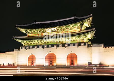 Gwanghwamun cancello di notte Foto Stock
