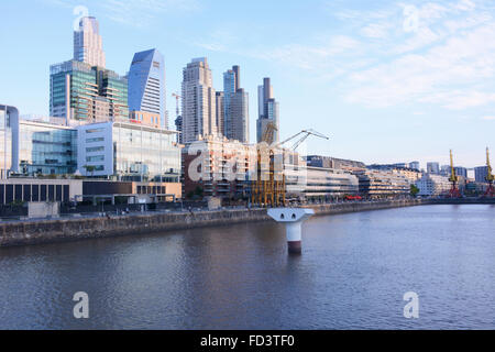 Buenos Aires - 2 Dicembre 2015: la luce del giorno. vista di Puerto Madero, l'Argentina il 2 dicembre 2015. Foto Stock