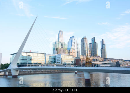 Buenos Aires - 2 Dicembre 2015: la luce del giorno. vista di Puerto Madero, l'Argentina il 2 dicembre 2015. Foto Stock