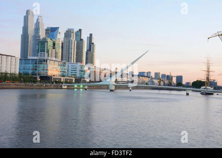 Buenos Aires - 2 Dicembre 2015: la luce del giorno. vista di Puerto Madero, l'Argentina il 2 dicembre 2015. Foto Stock